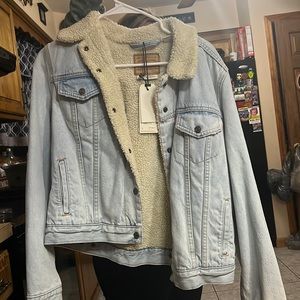 Levi Brand New Original Trucker Jacket Size Large